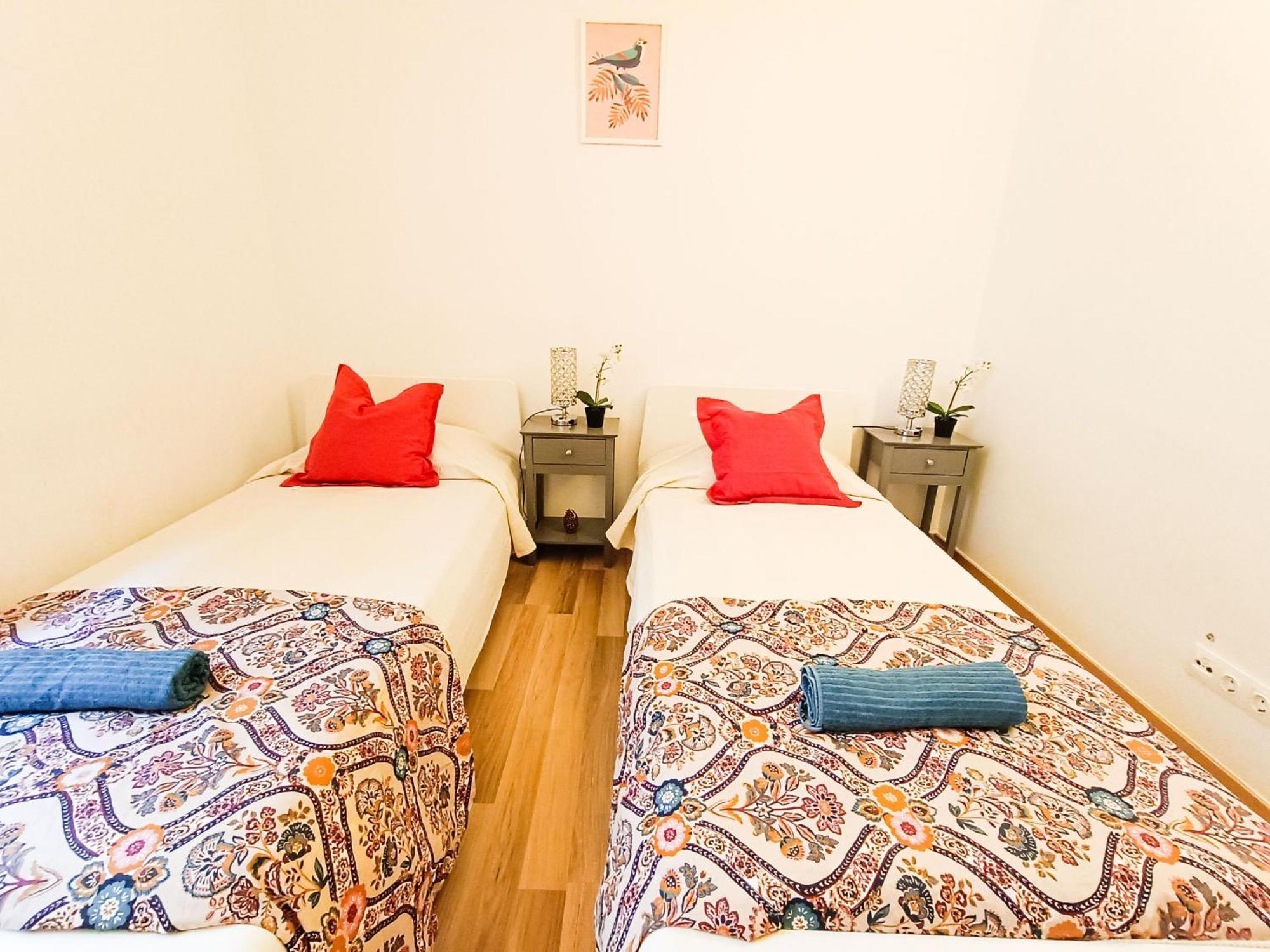 Private Rooms By La Rambla Barcellona Esterno foto